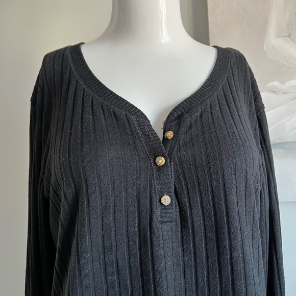 Abercrombie & Fitch long sleeve Henley - Picture 3 of 7